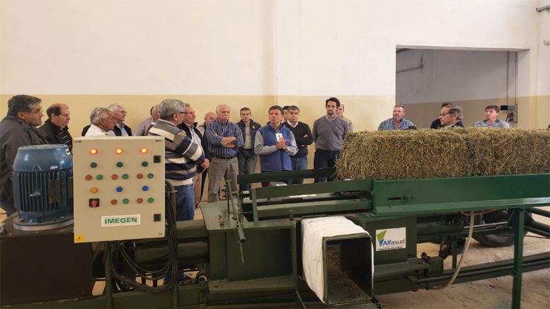 Desarrollan una recompactadora que permitirá mejorar el proceso de exportación de alfalfa