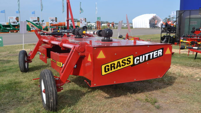 Grass-Cutter renovó la hileradora H-3200