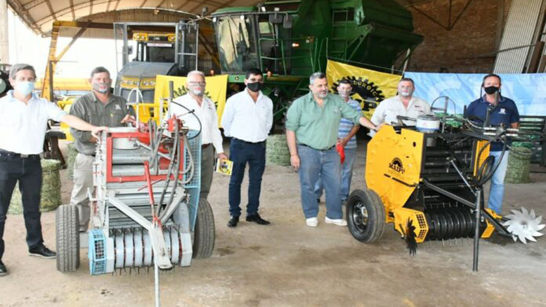 Lanzan una rotoenfardadora compacta para producción ganadera de baja escala