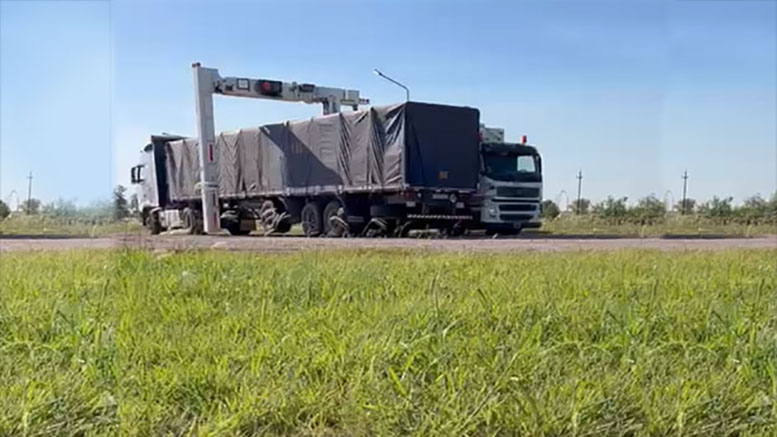 Partió un nuevo embarque de alfalfa de Las Breñas hacia Santa Cruz de la Sierra
