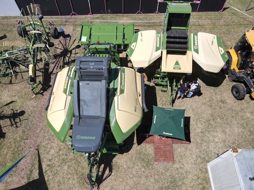 Gauss en ExpoAgro con una “super” megaenfardadora