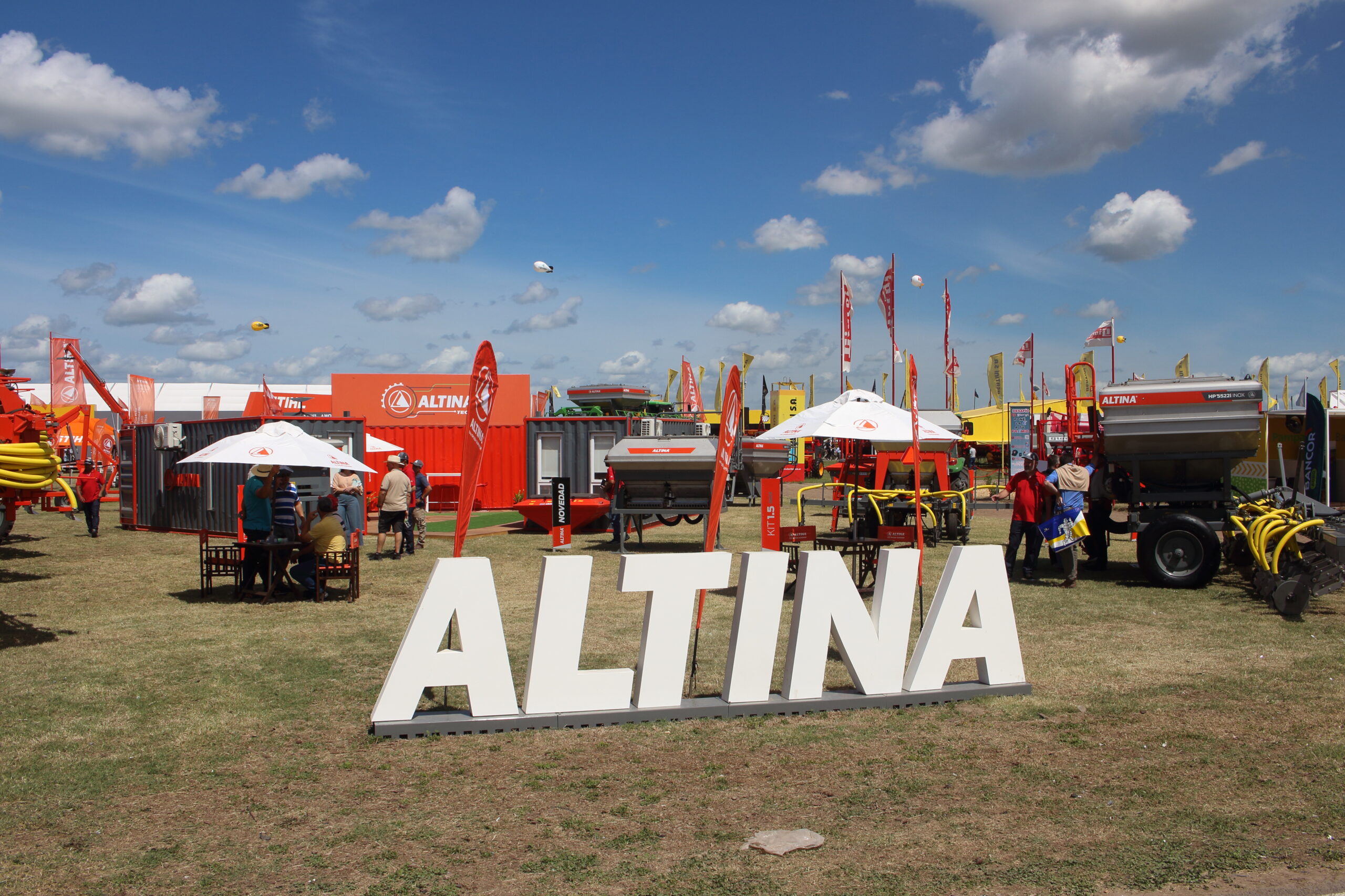 Altina innova: presentó la máquina de arrastre más grande del país
