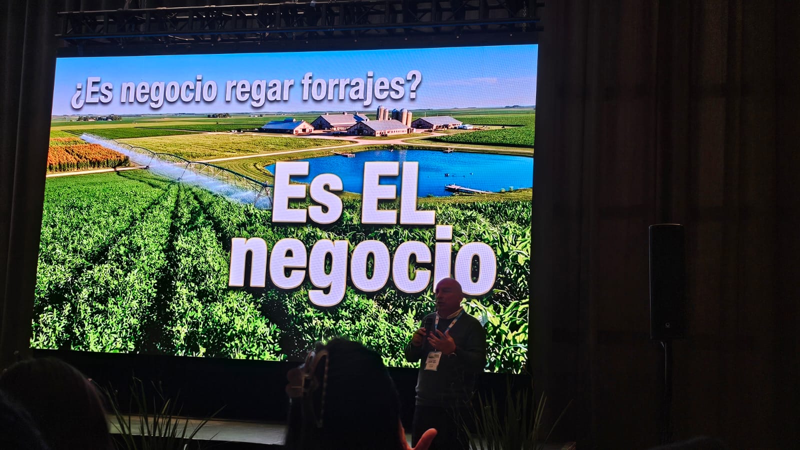 Regar forrajes es el negocio